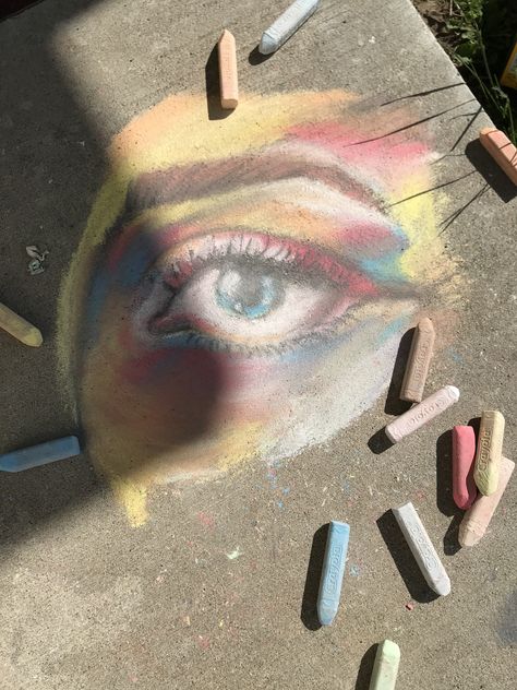 Sidewalk Chalk Art Ideas Aesthetic, Realistic Chalk Art, Chalk Street Art, Fun Chalk Art Ideas, Big Chalk Art, Chalk Art Inspiration, Cool Chalk Art, Cool Chalk Drawings, Chalk Art Aesthetic