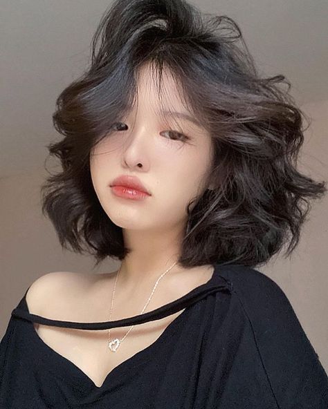 Hair Cuts Oval Face, Best Haircuts For Women, Puffy Hair, Hair Inspiration Long, Asian Short Hair, Dyed Hair Inspiration, Cute Haircuts, Hair Inspiration Short, Best Haircuts