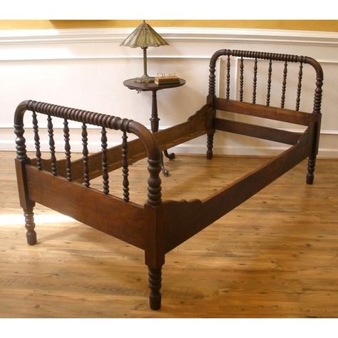 You can't go wrong with Jenny Lind! Fox Bedroom, Blue Guest Room, Interior Design Antique, Big Boy Room Decor, Spool Bed, Bed And Dresser, Jenny Lind Bed, Boys Beds, Girl Nursery Crib