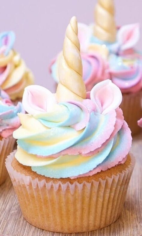 Easy Unicorn Cake, Unicorn Party Food, Unicorn Cupcakes Toppers, Unicorn Desserts, Unicorn Themed Birthday Party, Unicorn Birthday Cake, Unicorn Cupcakes, Unicorn Foods, Unicorn Birthday Party