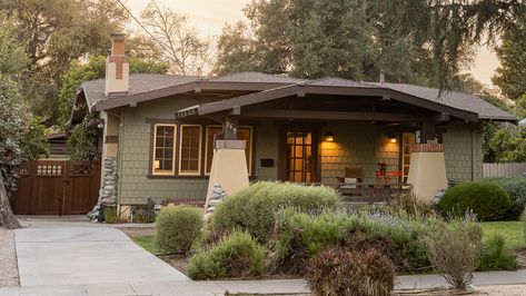 Tall Ceiling Living Room, Craftsman Style Porch, Craftsman Bungalow Exterior, Craftsman Colors, Craftsman Porch, Built In Buffet, Small Bungalow, Tv Built In, Craftsman Bungalow