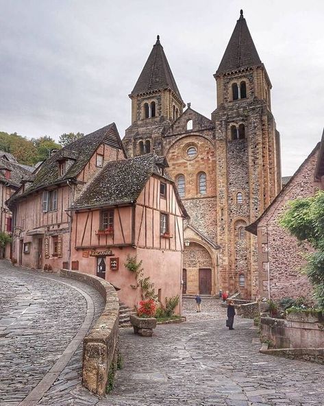 Vila Medieval, Visit France, Beaux Villages, Medieval Town, 2024 Vision, Beautiful Buildings, Pretty Places, France Travel, Places Around The World