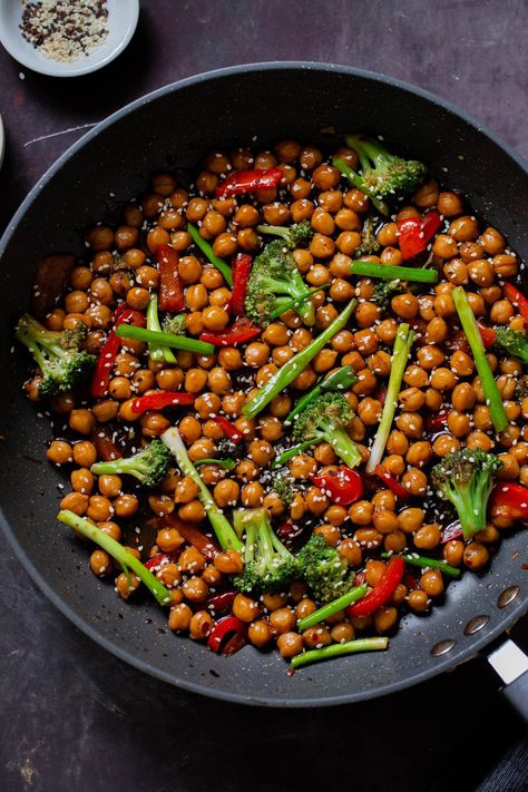 Mongolian Chickpeas Mongolian Chickpeas, Mongolian Sauce, Veggie Entrees, Vegan Bean Recipes, Vegan Bean, Vegetarian Mains, Cheap Vegan, Vegan Entrees, Asian Dinners