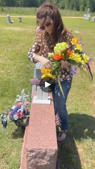 Memorial Flowers For Graves, Diy Grave Decorations, Cemetery Saddles, Cemetery Headstones, Grave Decorations, Memorial Flowers, Cemetery, Saddle, Super Easy