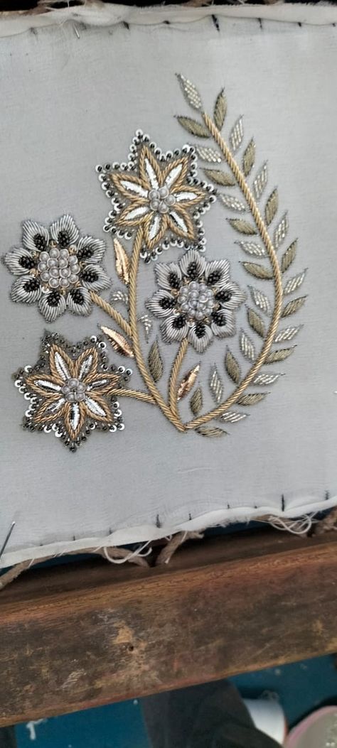 Floral Handwork Embroidery, Stone Hand Work Embroidery, Zardosi Embroidery Motif, Thread Embroidery Suits Design, Easy Diy Wall Hanging, Diy Clothes Projects, Flower Model, Hand Embroidery Dress, Embroidery On Kurtis