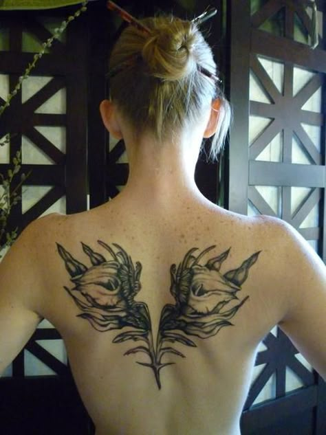 Mila Kunis tattoo Black Swan Tattoo Movie, Black Swan Lily, Lilies Tattoo, Black Swan Tattoo, Black Swan Movie, Swan Wings, Swan Tattoo, Girl Back Tattoos, Lily Tattoo