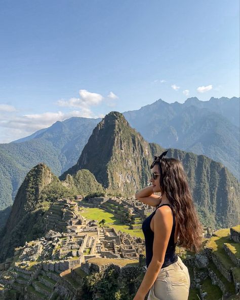 Machu Picchu Machu Pichu Outfits Women, Macchu Picchu Outfit, Machu Pichu Outfits, Machi Pichu, Machu Picchu Outfit, Peru Outfits, Cusco Aesthetic, Machu Picchu Picture Ideas, Machu Pichu Aesthetic