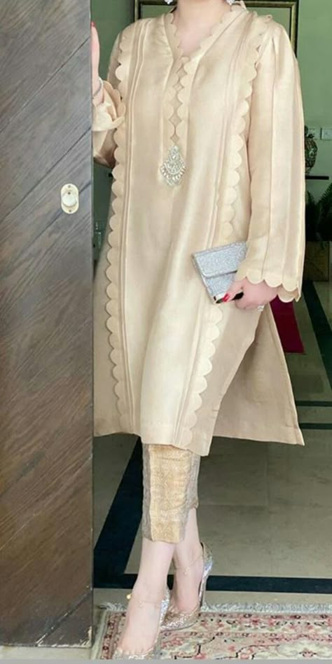 Ladies Neck Designs, Lace Dress Design, Simple Kurta Designs, Pakistani Fashion Casual, Trendy Shirt Designs, Pakistani Dresses Casual, Pakistani Fashion Party Wear, Kurta Neck Design, Dress Neck Designs