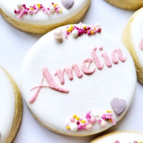 This font! 🙌 #decoratedbiscuits #decoratedcookies #royalicingcookies #namecookies #personalisedcookies #customcookiesireland #sugarcookiesofinstagram #biscuits #communioncookies #cookiesireland #cookiesdublin #dublincookies #handicedcookies #pinkandwhite Name Banner, Name Banners, Royal Icing Cookies, Custom Cookies, Something Sweet, Cookie Decorating, Sugar Cookies, Biscuits, Sugar Cookie