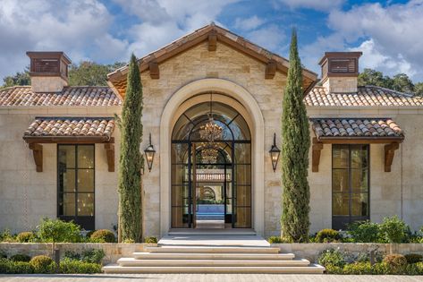 One Story Mediterranean Homes, California Homes Exterior, Modern Tuscan Home, Modern Mediterranean Architecture, Tuscany Style Home, Italian House Plans, Mediterranean Exterior Homes, Tuscany House, Mediterranean Homes Exterior