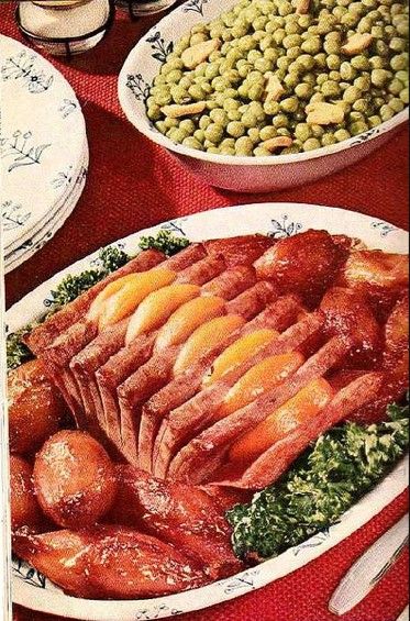 Dinner from Cans: Spam, Peaches and Peas. 80s Food, Ugly Food, Spam Recipes, Fried Apple, Pineapple Bread, Bread Dressing, Meat Rolls, Food Fails, Apple Rings