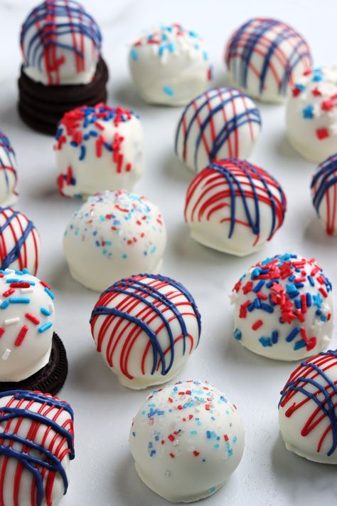 4th Of July Oreo Balls, Patriotic Oreo Balls, 4th Of July Chocolate Covered Oreos, 4th Of July Truffle, Different Flavor Oreo Balls, Truffle Recipe Easy, 4th July Food, Oreo Truffles Recipe, Patriotic Cookies