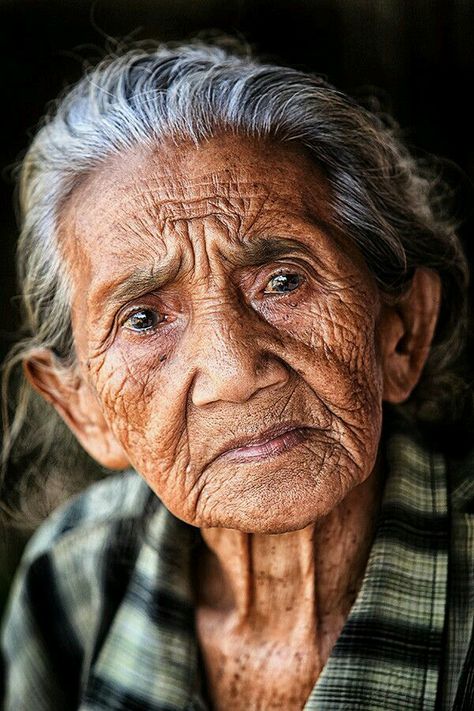 Old Age Makeup, Old Faces, Eye Photography, Ageless Beauty, Old Woman, Human Face, Old People, People Of The World, Interesting Faces