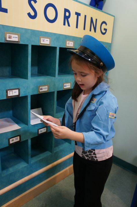 Pretend Post Office, Bank Dramatic Play, Post Office Role Play, Post Office Activities, Play Post Office, Dramatic Play Centers Preschool, Post Office Play, Pretend City, Post Office Dramatic Play