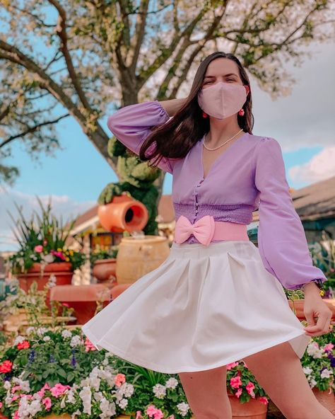 Megan | Disney Style✨’s Instagram post: “If you’re going to bound in Disney, I highly recommend a popular and recognizable character, like Daisy Duck! SO many guests and cast…” Daisy Duck Bounding, Daisy Duck Inspired Outfit, Daisy Duck Outfit Disney Inspired, Daisy Inspired Outfits, Daisy Duck Disneybound, Daisy Disneybound, Daisy Duck Outfit, Disneybound Couples, Daisy Duck Costume