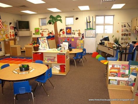 Everything in the classroom should looks arranged, tables and chairs, whole group area, bookshelves, wall decoration, and line up dots. Pre Kindergarten Classroom, Preschool Classroom Setup, Kindergarten Classroom Setup, Jungle Classroom, Preschool Classroom Ideas, Classroom Arrangement, Preschool Room, Preschool Rooms, Room Arrangement