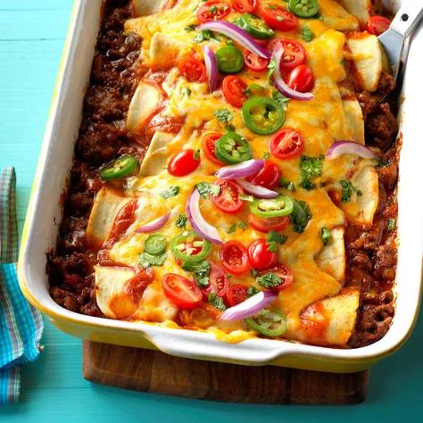 Garlic Beef Enchiladas - Taste of Home Beef Enchilada Recipe, Garlic Beef, Homemade Enchilada Sauce, Mexican Dinner Recipes, Mexican Dinner, Beef Enchiladas, 5 De Mayo, Easy Mexican, Dinner Easy