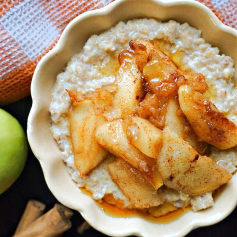 Apple and Cinnamon Porridge or Oatmeal, a delicious and healthy breakfast recipe that is comforting and soul-warming.  The porridge is milky and smooth, while the spiced apple compote adds a lovely Autumn touch. It's the perfect family-friendly recipe that goes down a treat on a cool morning. Tuna Spaghetti Recipe, Apple Porridge, Cinnamon Porridge, Cinnamon Healthy, Apple Compote, Apple And Cinnamon, Healthy Breakfast Recipe, Savory Pancakes, Breakfast And Brunch