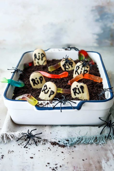 Dirt Cake - Culinary Hill Easy Dirt Cake, Halloween Dirt Cake, Oreo Brownie Trifle, Halloween Dessert Recipe, Halloween Dirt, Dirt Cake Recipe, Oreo Dirt Cake, Dirt Cake Recipes, Diet Cake