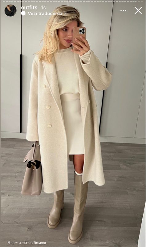 Sensual Outfit Casual, Beige Stiefel Outfit, White Teddy Jacket Outfit, Cream Winter Outfit, Winter Outfits Beige, Outfit For Paris, Paris Winter Fashion, Total White, Stylish Fall Outfits