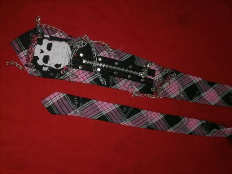 Ties Aesthetic, Diy Patches Punk, Outfits With Ties, Punk Tie, Diy Necktie, Colorful Punk, Tie Ideas, Silly Clothes, Punk Accessories