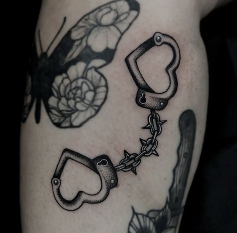 Grunge Goth Tattoos, Heart Shaped Handcuff Tattoo, Back Tattoo Women Goth, Heart Handcuffs Tattoo, Heart With Knives Tattoo, Simple Coffin Tattoo Ideas, Heart Chain Mace Tattoo, Heart Link Tattoo, Heart Handcuff Tattoo