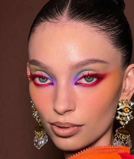 Creative Makeup Inspiration, Editorial Hair And Makeup, Colourful Editorial Makeup, Editorial Colorful Makeup, Retro Futuristic Makeup, Colorful Editorial Makeup, Extravagant Eye Makeup, Makeup 2025 Trends, Maximalist Makeup Looks