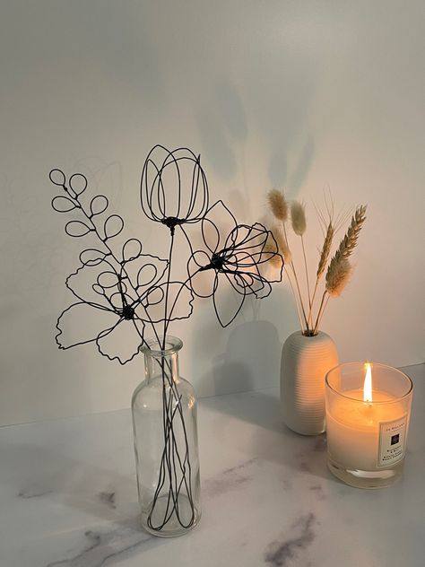 Fleurs Diy, Astuces Diy, Wire Flowers, Wire Sculpture, Assemblage Art, Wire Crafts, Wire Art, Cute Crafts, Creative Crafts