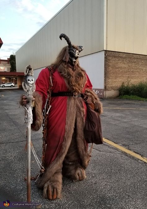 Krampus Costume - Halloween Costume Contest Krampus Night, Ram Lila, Krampus Costume, Creative Diy Halloween Costumes, Literary Costumes, Krampus Mask, Fun Christmas Outfits, Illusion Costumes, Halloween Costumes Women Creative