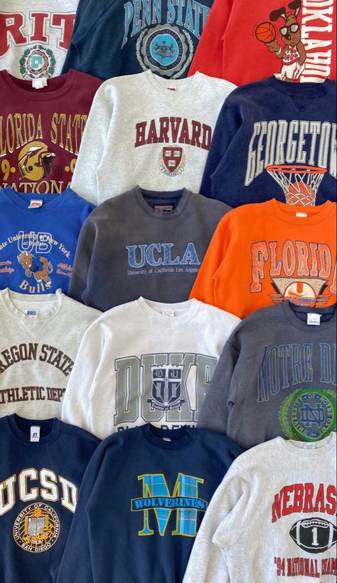 Sweatshirt Collection Closet, Lakers Sweatshirt Outfit, College Sweatshirt Outfit Aesthetic, Cute College Hoodies, Cute Vintage Sweatshirts, University Sweater Aesthetic, Cute College Sweatshirt Designs, University Aesthetic Clothes, Vintage College Crewneck