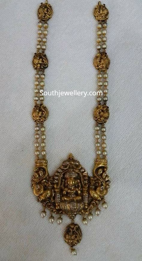 Pearl Mala Designs, Mala Designs, Lakshmi Pendant, Pearl Mala, Temple Jewelry Necklace, Gold Temple Jewellery, Antique Necklaces Design, Antique Gold Jewelry Indian, Pearl Jewelry Design