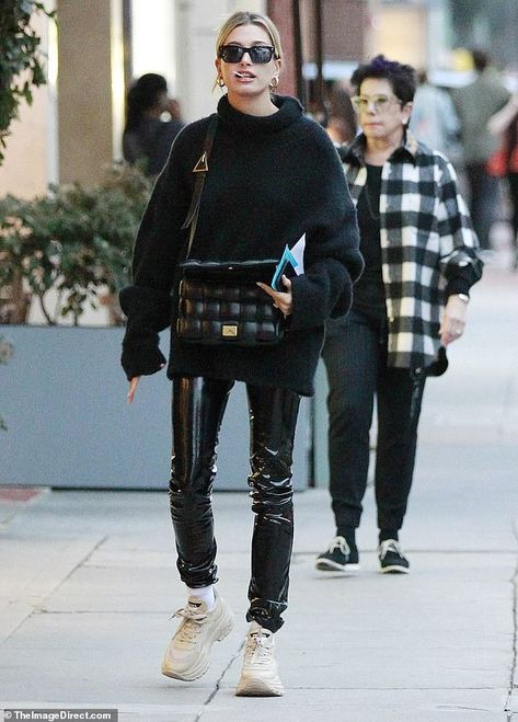 Hailey Bieber stays warm in a chic turtleneck and patent leggings as she steps out in LA | Daily Mail Online Hailey Bieber Outfits Street Style, Hailey Baldwin Street Style, Hailey Rhode Baldwin, Hailey Bieber Outfits, Kitty Photos, Hailey Bieber Style, Hailey Baldwin Style, First Date Outfits, Hailey Baldwin