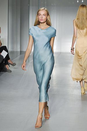 Calvin Klein Classy Dress Outfits, Cooler Look, Parisian Chic, Calvin Klein Dresses, Couture Dresses, Fashion Week Spring, Playing Dress Up, New York Fashion Week, Aquamarine