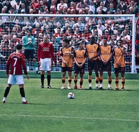 Cristiano Ronaldo Free Kick, Cristiano Ronaldo Images, Mufc Manchester United, Ronaldo Images, Ronaldo Free Kick, Cristiano Ronaldo Goals, Cristiano Ronaldo Style, Cristiano Ronaldo Video, Cristiano Ronaldo Juventus