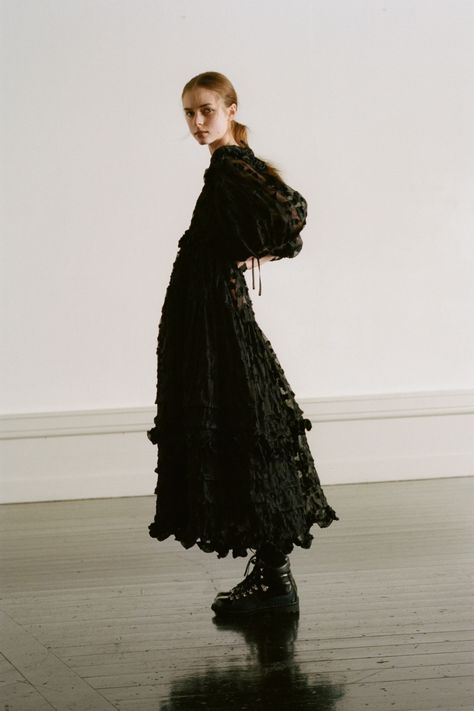 Cecilie Bahnsen Pre-Fall 2020 Collection - Vogue Pre Fall Fashion, Holiday Party Fashion, Cecilie Bahnsen, Classic Blouses, Pre Fall Collection, Organza Dress, 2020 Fashion, Trends 2022, How To Pose