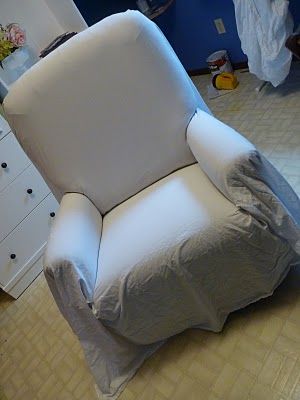 DIY d e s i g n: How To Sew a Removable Slip-Cover for Furniture Recliner Chair Covers, Recliner Cover, King Size Sheets, Arts And Crafts Furniture, Recliner Slipcover, Upholstery Diy, Diy Chair, Design Your Home, Slipcovers For Chairs