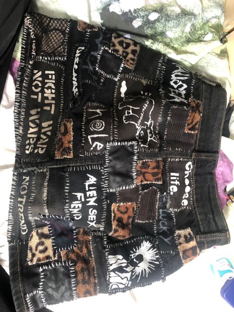 Crust Punk Skirt, Crust Punk Shorts, Crust Patch Ideas, Crust Punk Clothes, Crust Punk Diy, Crust Punk Jacket, Crust Punk Girl, Punk Utility Belt, Crust Skirt