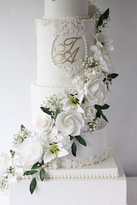 Wedding Cake Green White, Sophia Cake, Pippas Wedding, 25 Anniversary Cake, White And Gold Wedding Cake, Fancy Wedding Cakes, Ivory Wedding Cake, Cake Structure, Green Wedding Cake