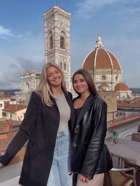 Study abroad inspo Florence Study Abroad, Study Abroad Florence, Study Abroad Aesthetic, Study Abroad Europe, Abroad Aesthetic, Abroad Study, Future Board, Concert Fit, Studying Abroad