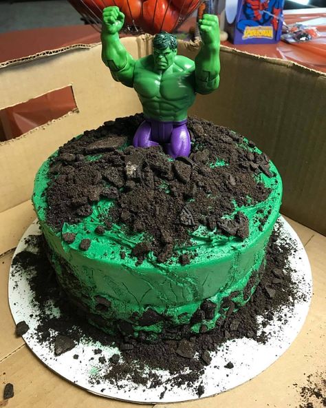 Simple Hulk Cake, Hulk Bday Cake, Hulk Cake Ideas Easy, Easy Hulk Cake, Homemade Hulk Cake, Diy Hulk Cake, Hulk Desserts, Hulk Sheet Cake, Hulk 4th Birthday Party