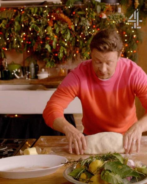 Jamie Oliver Beef Wellington, Beef Wellington Jamie Oliver, Jamie Oliver Christmas Recipes, Beef Wellington With Pate, Wellington Recipes, Jamie Oliver Christmas, Fancy Cooking, Mushroom Pate, Jamie Oliver Chicken