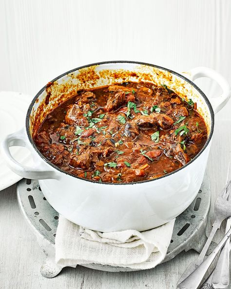 This beef shin and ale ragù recipe makes enough for 12 people, so serve at a dinner party or freeze the other half for another day. Beef Shin Recipes, Beef And Mushroom Pie, Beef Shin, Recipe Slow Cooker, Ragu Recipe, Crockpot Recipes Beef, Delicious Magazine, Healthy Crockpot Recipes, Beef Dishes