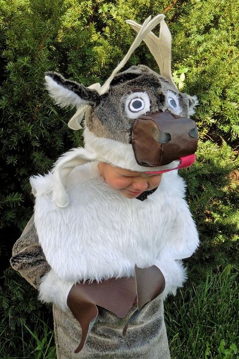 Diy Reindeer Costume, Sven Costume, Halloween Costume Hacks, Olaf Halloween, Olaf Halloween Costume, Sven Frozen, Diy Reindeer, Frozen Musical, Frozen Halloween