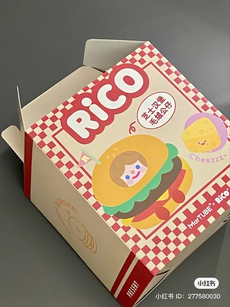 xiaohongshu rico burger cartoon character collective figure figurine plush plushie box Blind Box Packaging Design, Cartoon Packaging Design, Plushie Packaging, Smart Packaging Design, Box Packaging Design Creative, Food Logo Ideas Creative, Food Logo Ideas, Logo Ideas Creative, Cartoon Packaging