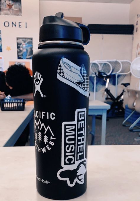 Black Hydroflask, Water Flask, Ideas Cumpleaños, Secret Book, Cute Water Bottles, Deep Winter, Hydroflask Stickers, The Secret Book, Hydro Flask