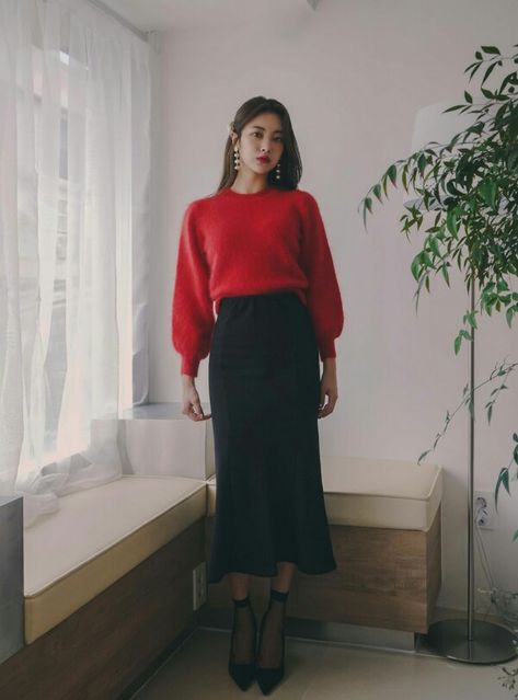 Pleated Midi Skirt Outfit, Red Top Outfit, Red Sweater Outfit, Dress Western, Dress Korea, Korean Clothing, Woman Suit Fashion, Summer Fashion Dresses, Asian Outfits