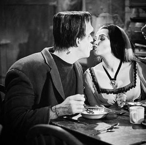 Herman & Lily Munster kissing Munsters Tv Show, Herman Munster, The Munster, Lily Munster, Yvonne De Carlo, Movie Mistakes, The Munsters, Daenerys Targaryen Jon Snow, Classic Monsters