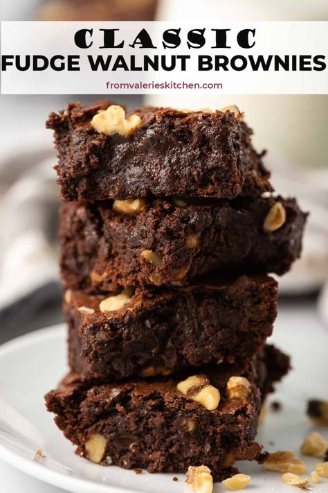 Walnut Brownie Recipe, Classic Fudge, Brownies Caramel, Chocolate Walnut Brownies, Brownie Cake Recipe, Walnut Fudge, Walnut Brownies, Bakers Chocolate, Brownies Chocolate