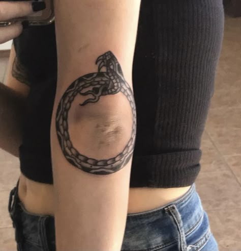 Snake Elbow Tattoo, Jormungandr Tattoo, Traditional Snake, Ouroboros Tattoo, Meaningful Tattoo Ideas, Tattoo Catalog, Wolf Tattoo Sleeve, Elbow Tattoo, Elbow Tattoos