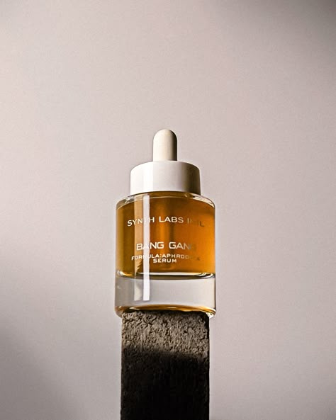 Serum Design, Cosmetic Advertisement, Luxury Perfume Packaging, Honey Skincare, Sallow Skin, Serum Bottle, Agnus Castus, Candles Fragrance, Custom Bottle